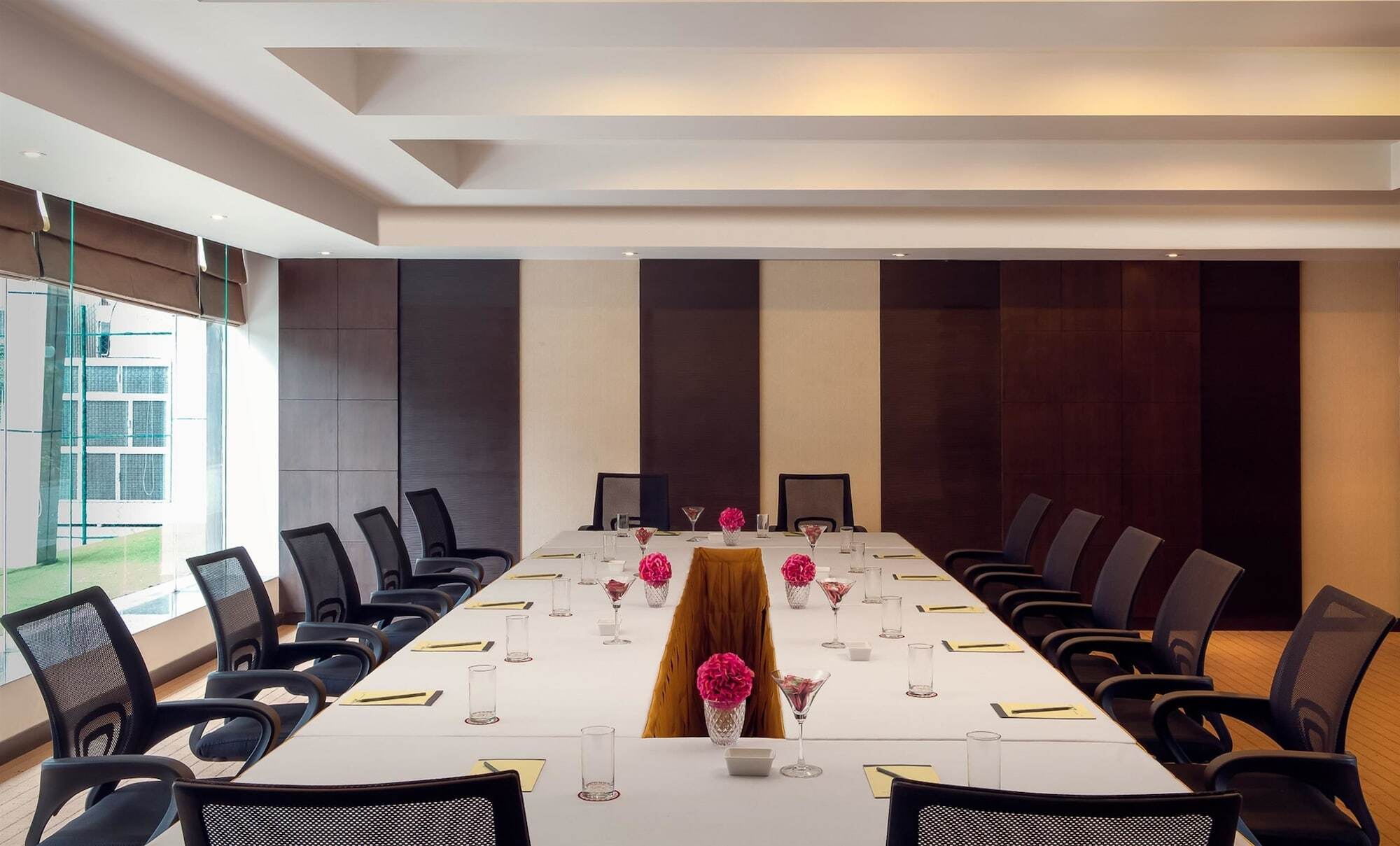Hotel Golden Tulip Bhiwadi Exterior foto